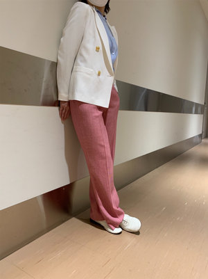 白いジャケットの春コーデ KEITH