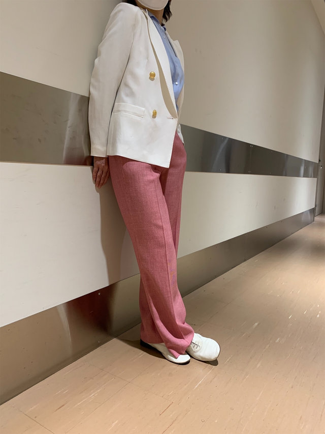 白いジャケットの春コーデ KEITH