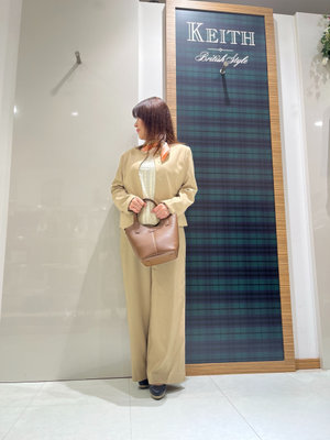 通勤スタイルにも最適なパンツスーツ KEITH