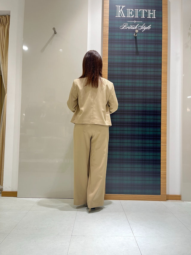 通勤スタイルにも最適なパンツスーツ KEITH