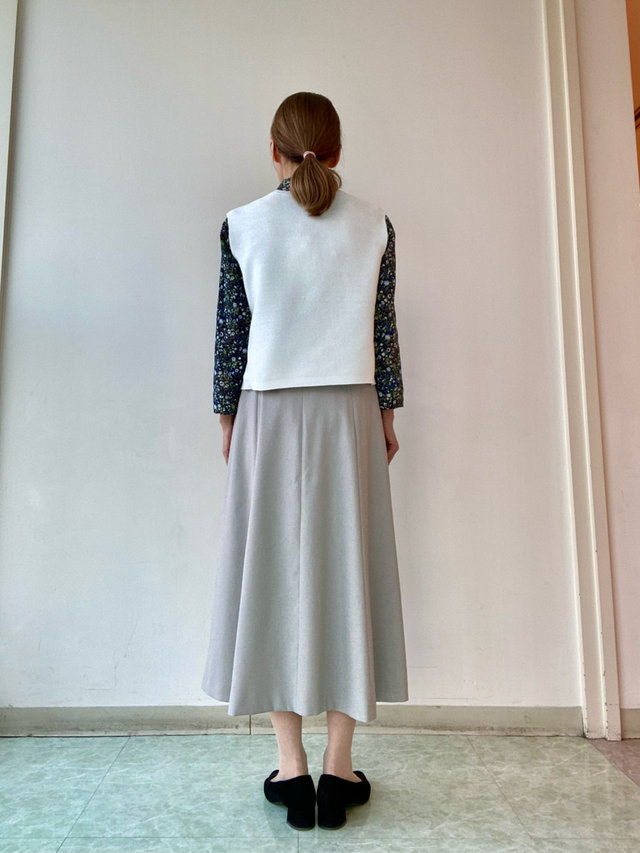 【レースニットベスト】で春の重ね着コーディネート KEITH