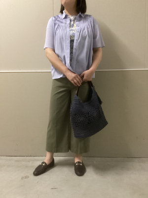 ブラウスのカジュアルな着こなし KEITH