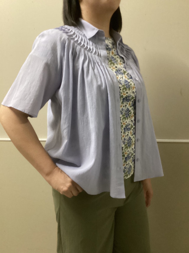 ブラウスのカジュアルな着こなし KEITH