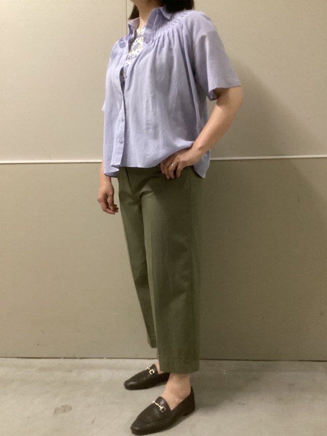 ブラウスのカジュアルな着こなし KEITH