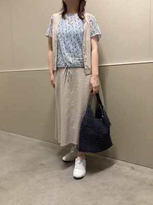 セットアップとブラウスの着こなし KEITH