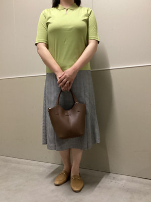 カットソーとスカートのお出かけスタイル KEITH