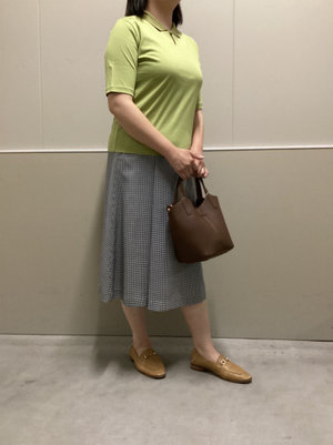 カットソーとスカートのお出かけスタイル KEITH