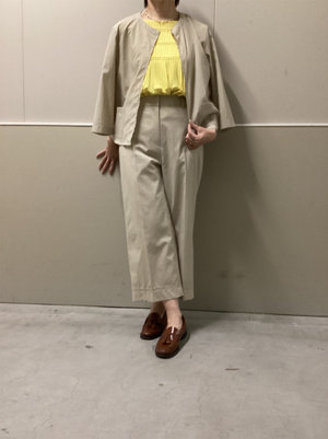 ベージュのセットアップコーデ KEITH