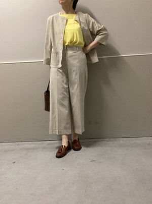 ベージュのセットアップコーデ KEITH