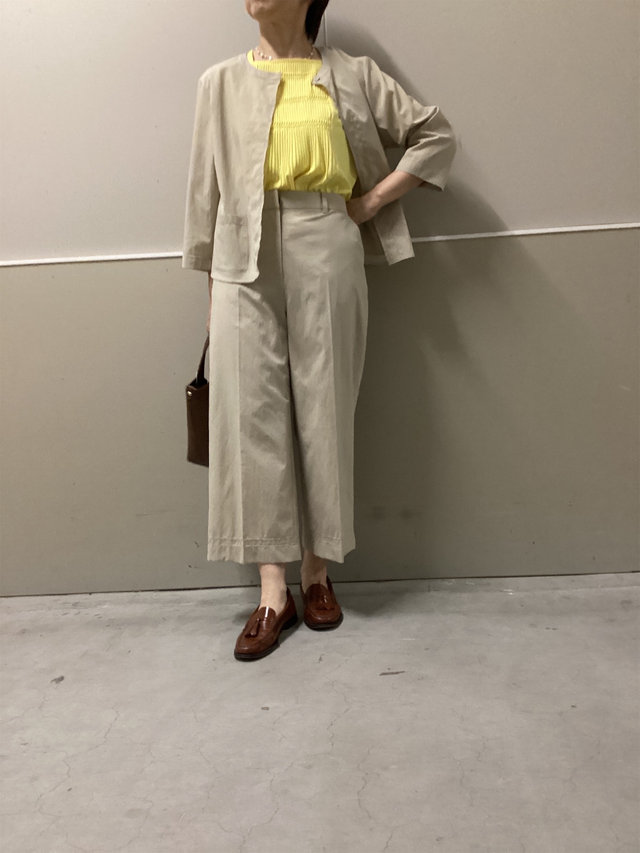 ベージュのセットアップコーデ KEITH