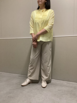 ブラウスとパンツの軽やかコーデ KEITH