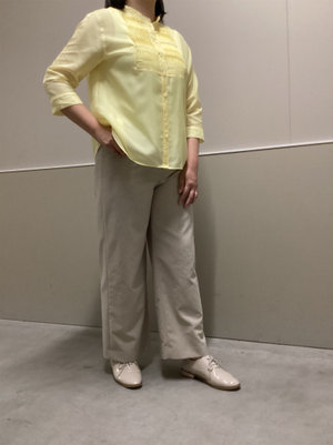 ブラウスとパンツの軽やかコーデ KEITH