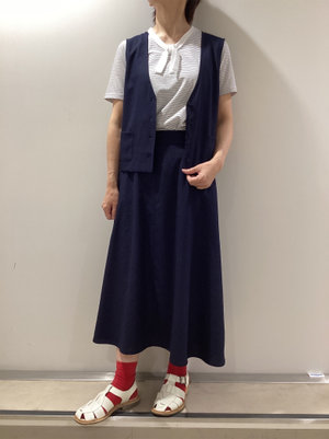 ベストとスカートのセットアップスタイル KEITH