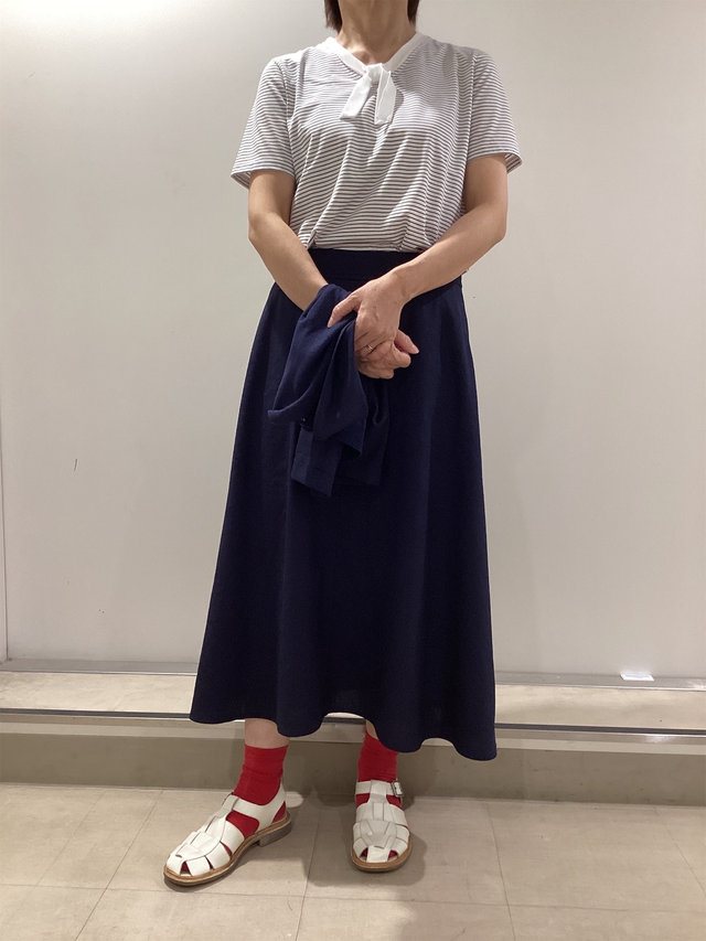 ベストとスカートのセットアップスタイル KEITH