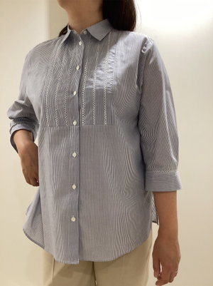 ストライプブラウスのシンプルコーデ KEITH