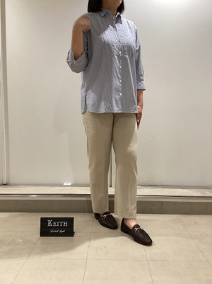 ストライプブラウスのシンプルコーデ KEITH