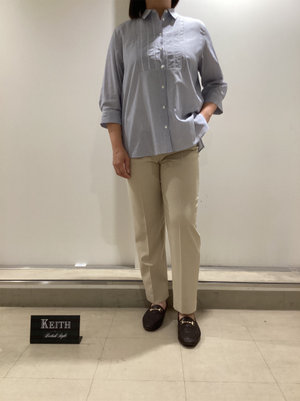 ストライプブラウスのシンプルコーデ KEITH