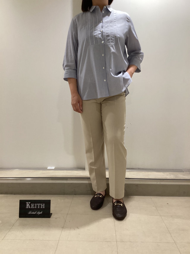 ストライプブラウスのシンプルコーデ KEITH
