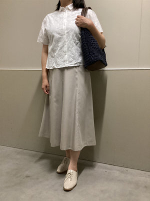 刺繍ブラウスの爽やかコーデ KEITH