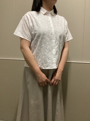 刺繍ブラウスの爽やかコーデ KEITH