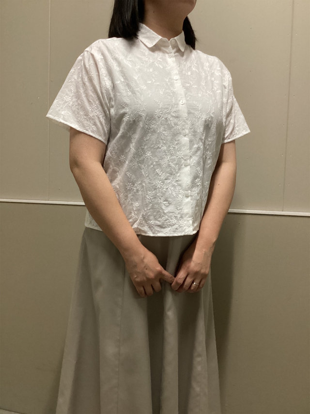 刺繍ブラウスの爽やかコーデ KEITH