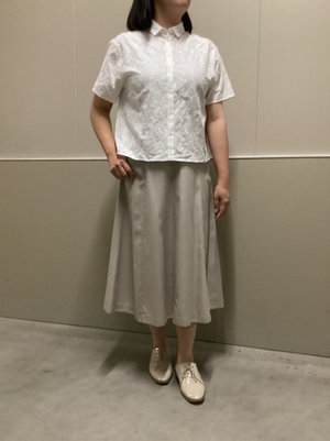 刺繍ブラウスの爽やかコーデ KEITH