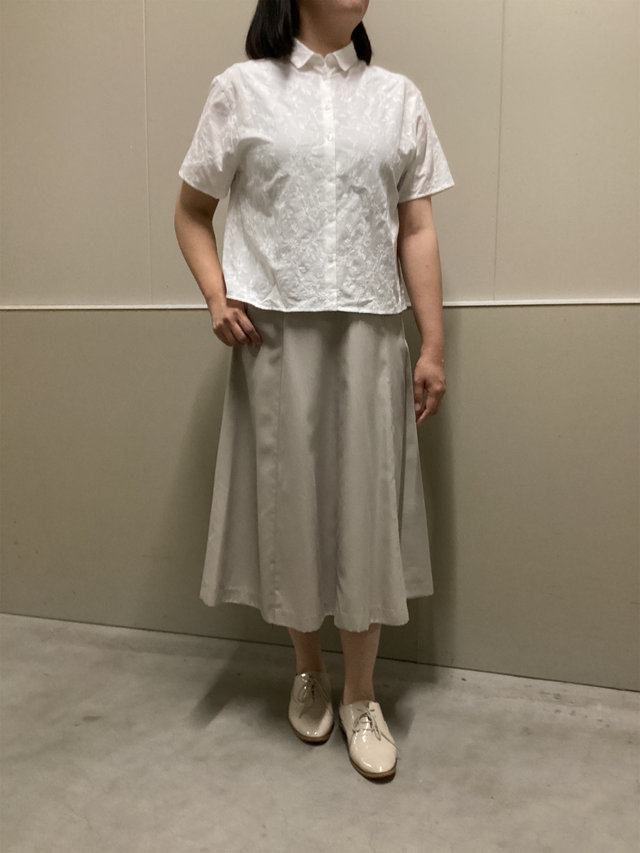 刺繍ブラウスの爽やかコーデ KEITH