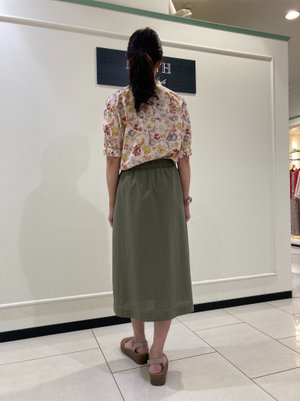 チンツフラワーブラウスで上品カジュアルに KEITH