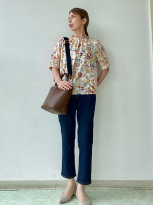 【チンツフラワーで着回しコーデ】デニムできれいめカジュアルコーデ KEITH