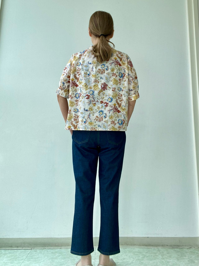 【チンツフラワーで着回しコーデ】デニムできれいめカジュアルコーデ KEITH