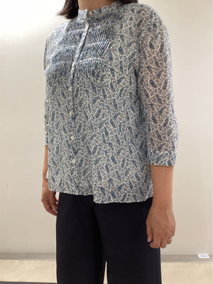 爽やかなリバティープリントの軽やかコーデ KEITH