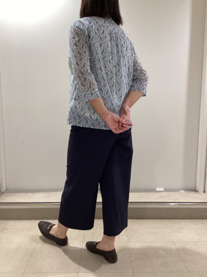 爽やかなリバティープリントの軽やかコーデ KEITH