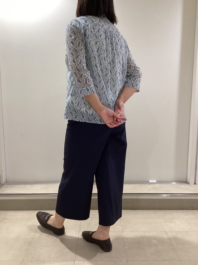 爽やかなリバティープリントの軽やかコーデ KEITH