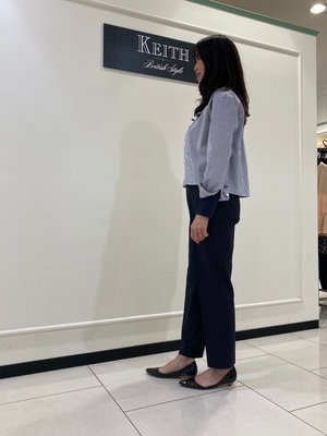 ストライプシャツでスタイリッシュコーディネート KEITH