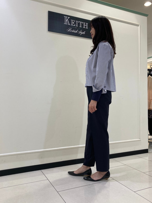 ストライプシャツでスタイリッシュコーディネート KEITH