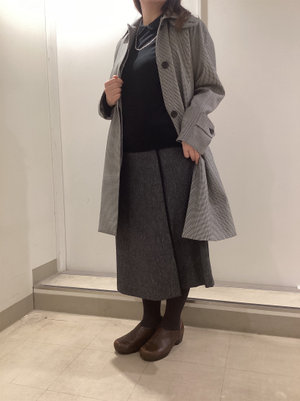 ミドル丈コートでシックなスタイリング KEITH