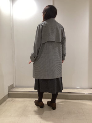 ミドル丈コートでシックなスタイリング KEITH