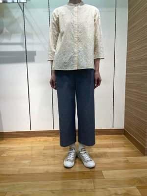 春のブラウススタイル KEITH