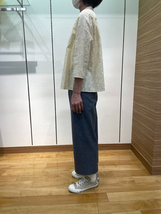 春のブラウススタイル KEITH