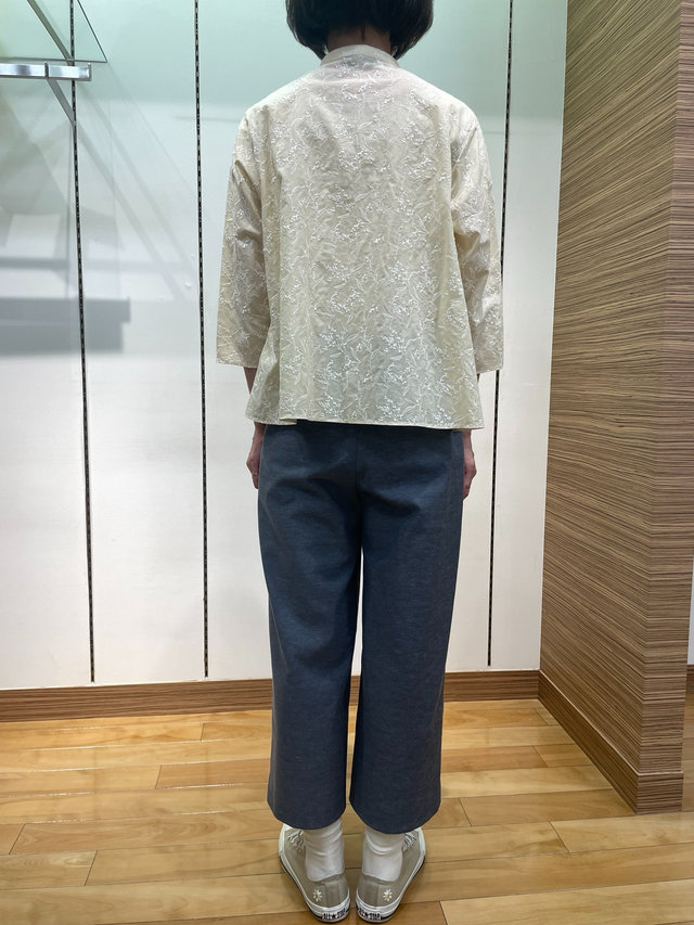 春のブラウススタイル KEITH