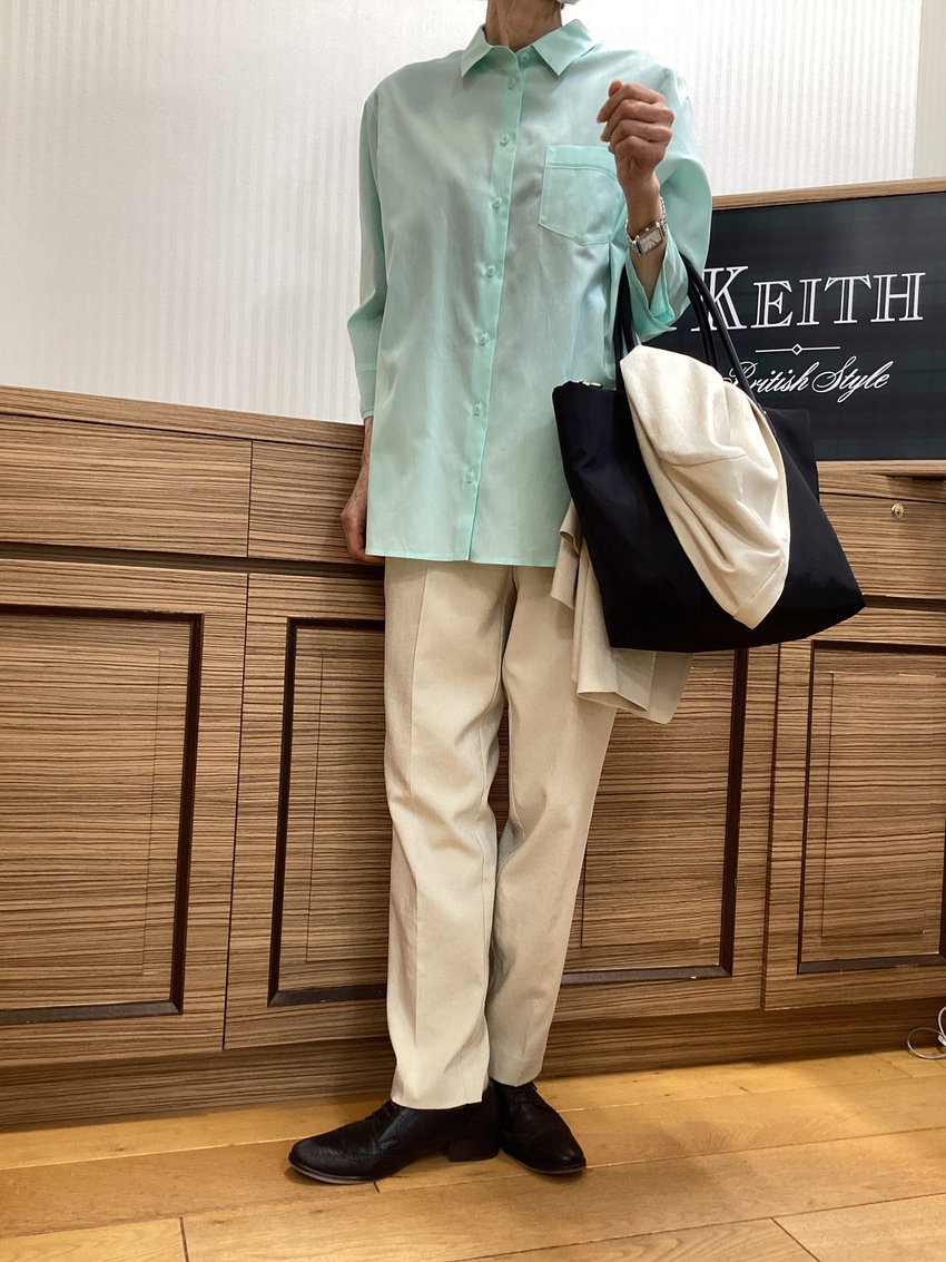 新緑に映えるオフィスコーデ KEITH