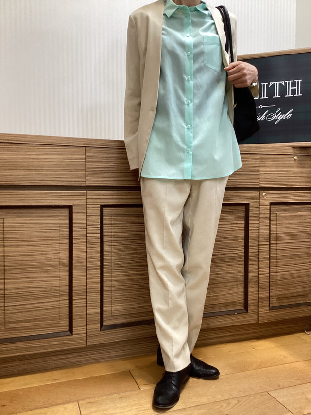 新緑に映えるオフィスコーデ KEITH