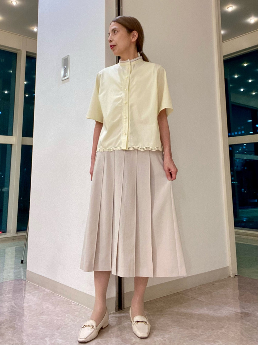 【ストライプブラウス】で清涼感あふれる大人コーデ KEITH