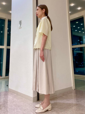 【ストライプブラウス】で清涼感あふれる大人コーデ KEITH