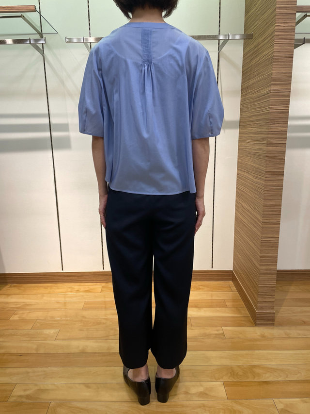シャイニーローンブラウスコーデ KEITH