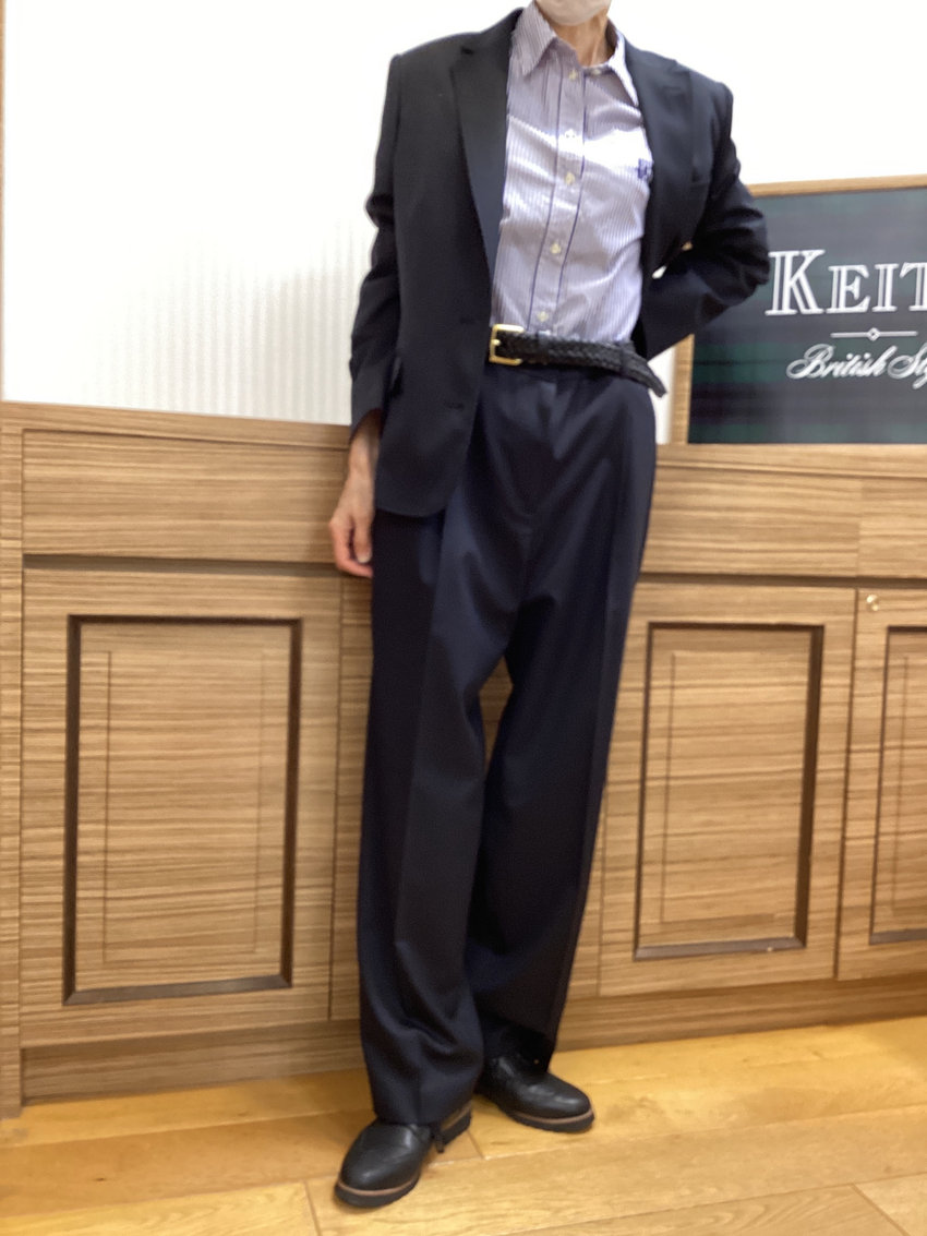 頼りになるパンツスーツ KEITH