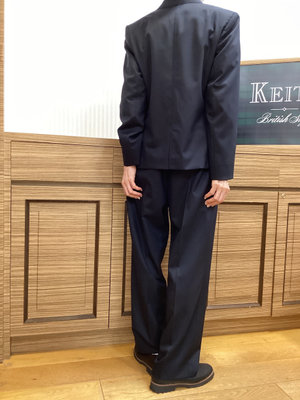 頼りになるパンツスーツ KEITH