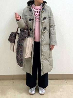 シックなダウンコートを大人可愛く SCAPA