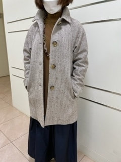 ベーシックコートをボリュームスカートで新鮮に SCAPA