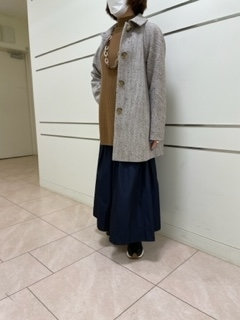 ベーシックコートをボリュームスカートで新鮮に SCAPA